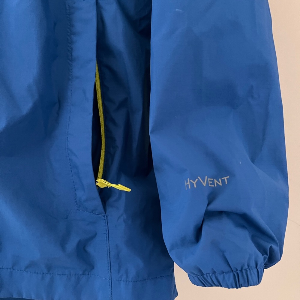 Northface Rain Jacket - Youth 18/20 - Picture 4 of 4